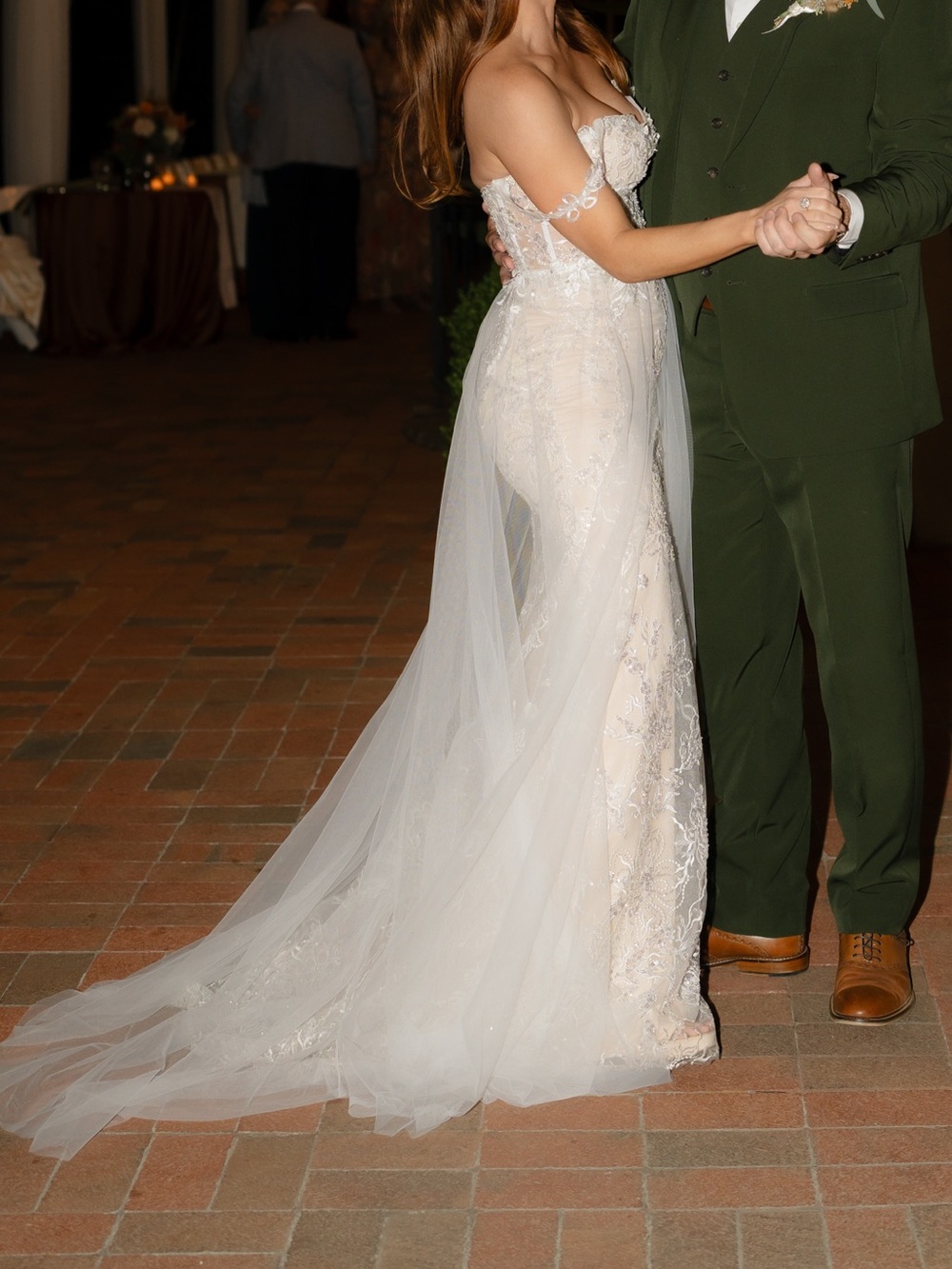 Wedding dress-White Off-Shoulder Lace Overlay Gown - Picture 4 of 5